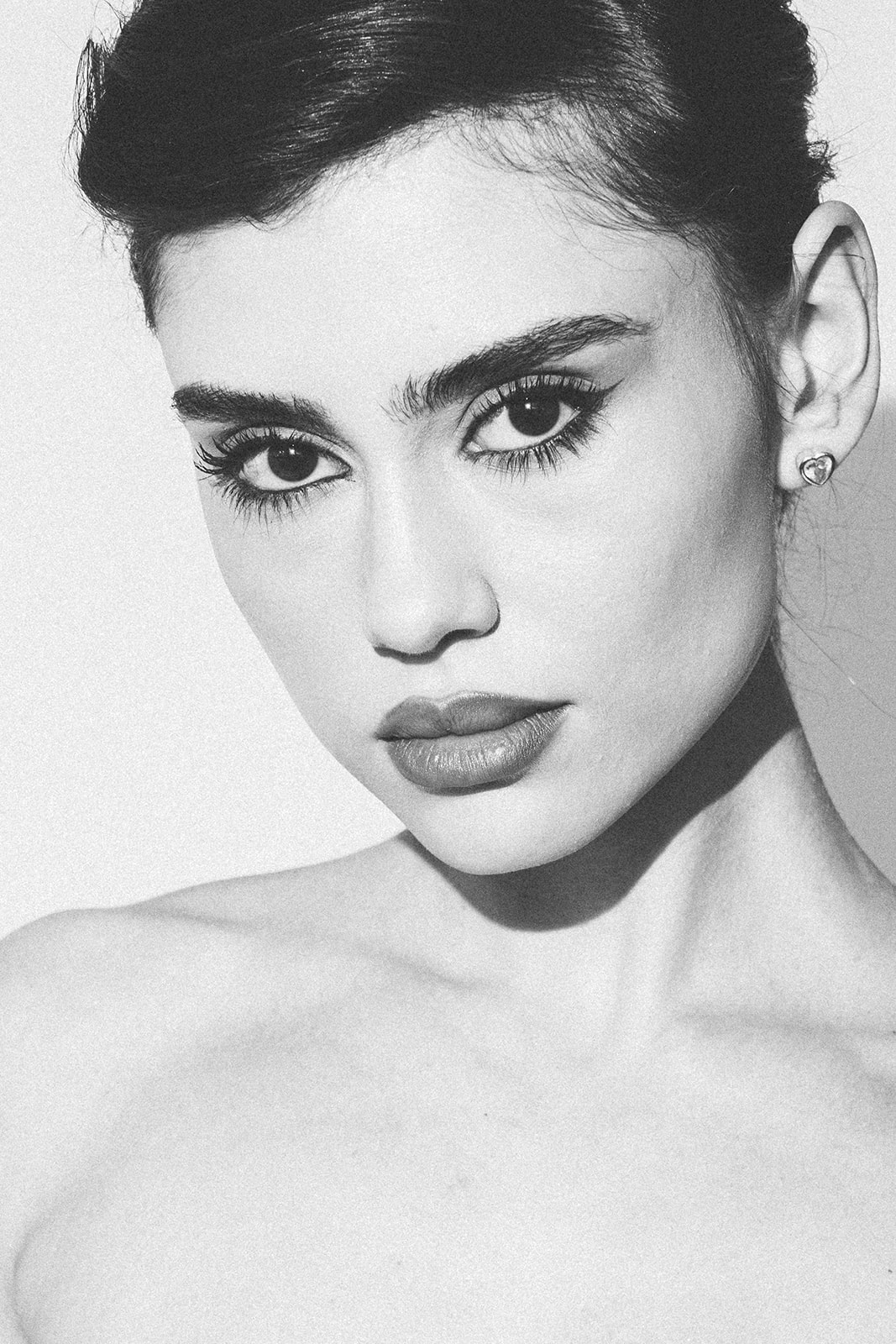 Black and white portrait of Nathaly Sabino